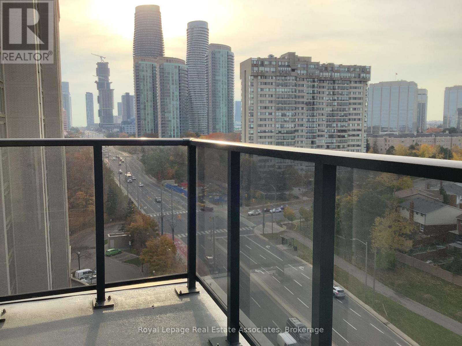 1004 - 202 Burnhamthorpe Road E, Mississauga, Ontario  L5A 4L4 - Photo 7 - W12742612