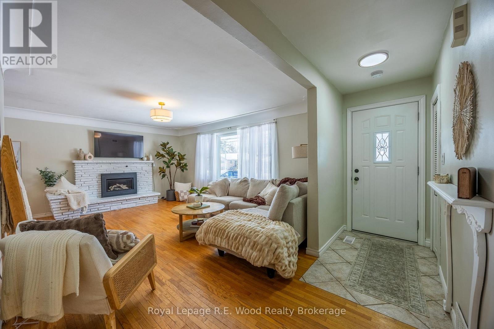 146 Lisgar Avenue, Tillsonburg, Ontario  N4G 3L7 - Photo 3 - X12742736