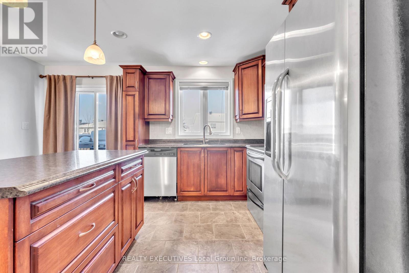 22 Perut Place, North Bay, Ontario  P1B 0B5 - Photo 6 - X12742766