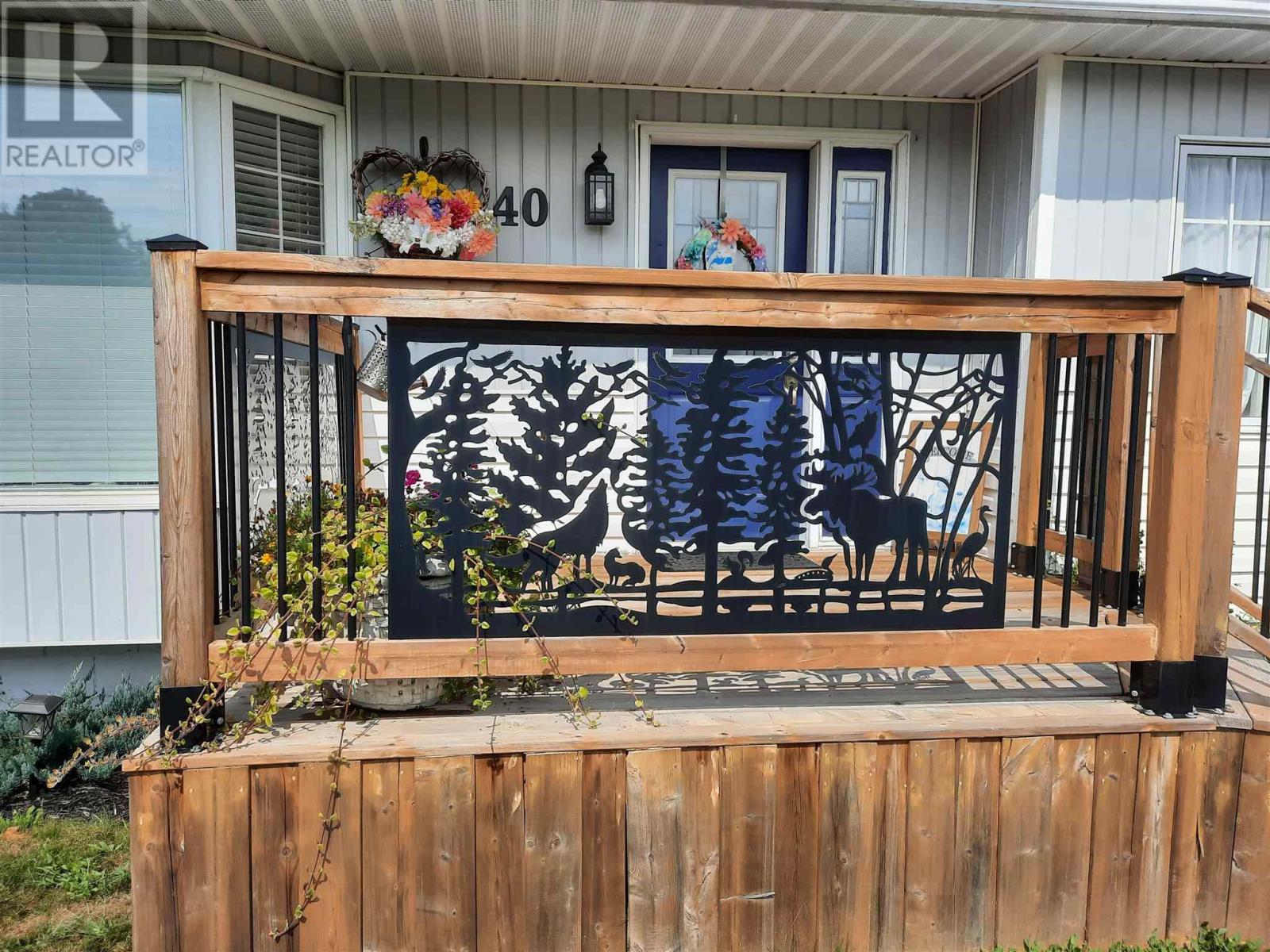 40 Axmith Ave, Elliot Lake, Ontario  P5A 1B7 - Photo 2 - SM260199