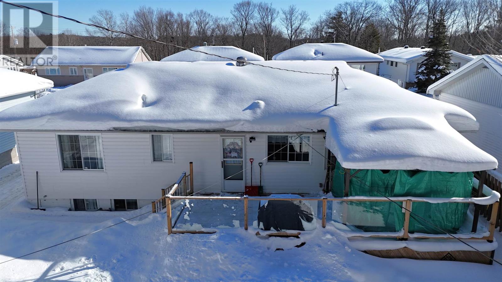 40 Axmith Ave, Elliot Lake, Ontario  P5A 1B7 - Photo 32 - SM260199