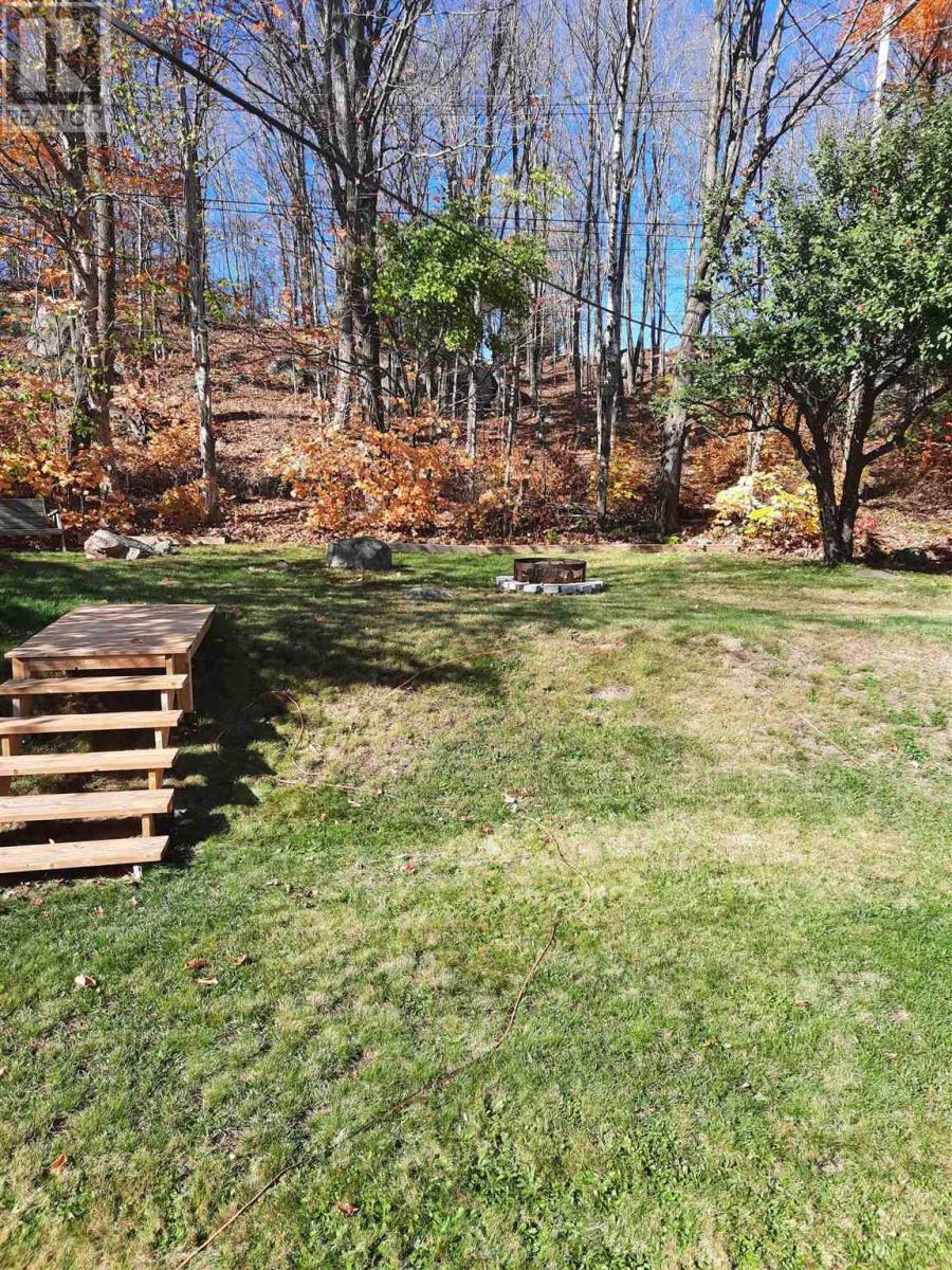 40 Axmith Ave, Elliot Lake, Ontario  P5A 1B7 - Photo 7 - SM260199