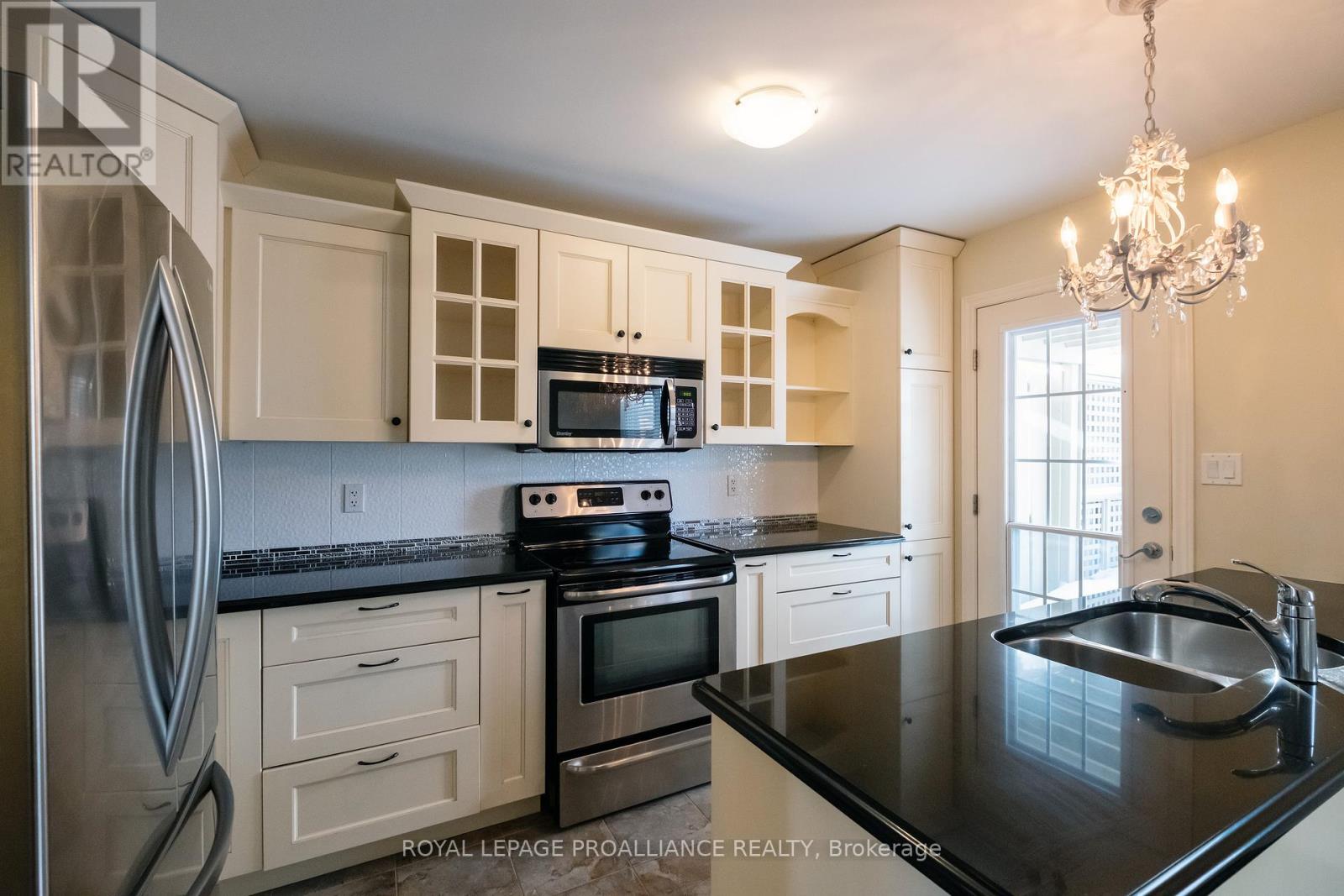 8 Ava Court, Belleville, Ontario  K8P 0B2 - Photo 11 - X12742732