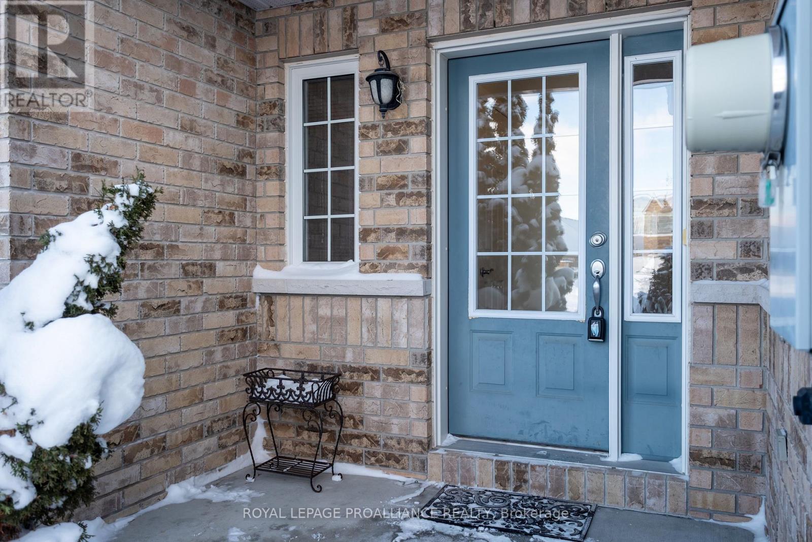 8 Ava Court, Belleville, Ontario  K8P 0B2 - Photo 3 - X12742732