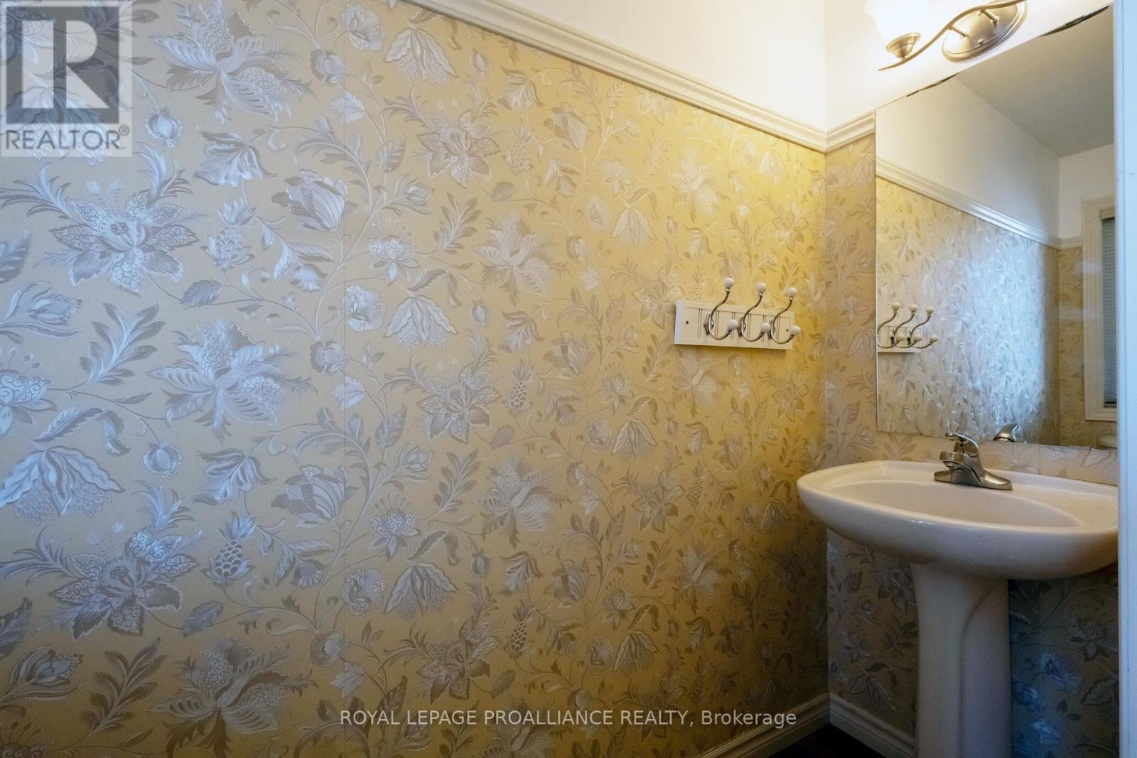 8 Ava Court, Belleville, Ontario  K8P 0B2 - Photo 6 - X12742732