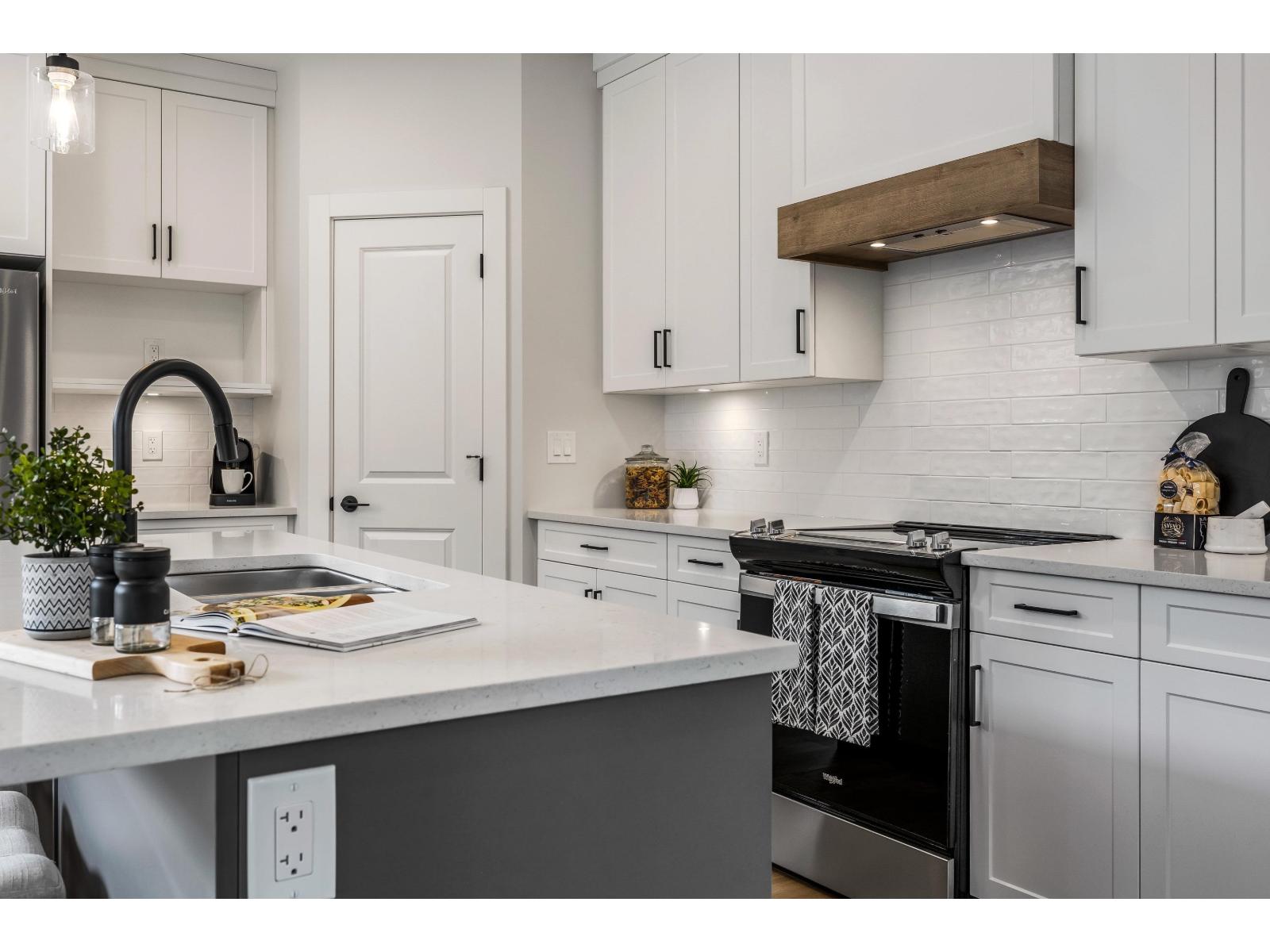 7142 Rochester Avenue, Sardis West Vedder, Chilliwack, British Columbia  V2R 2P3 - Photo 12 - R3083035