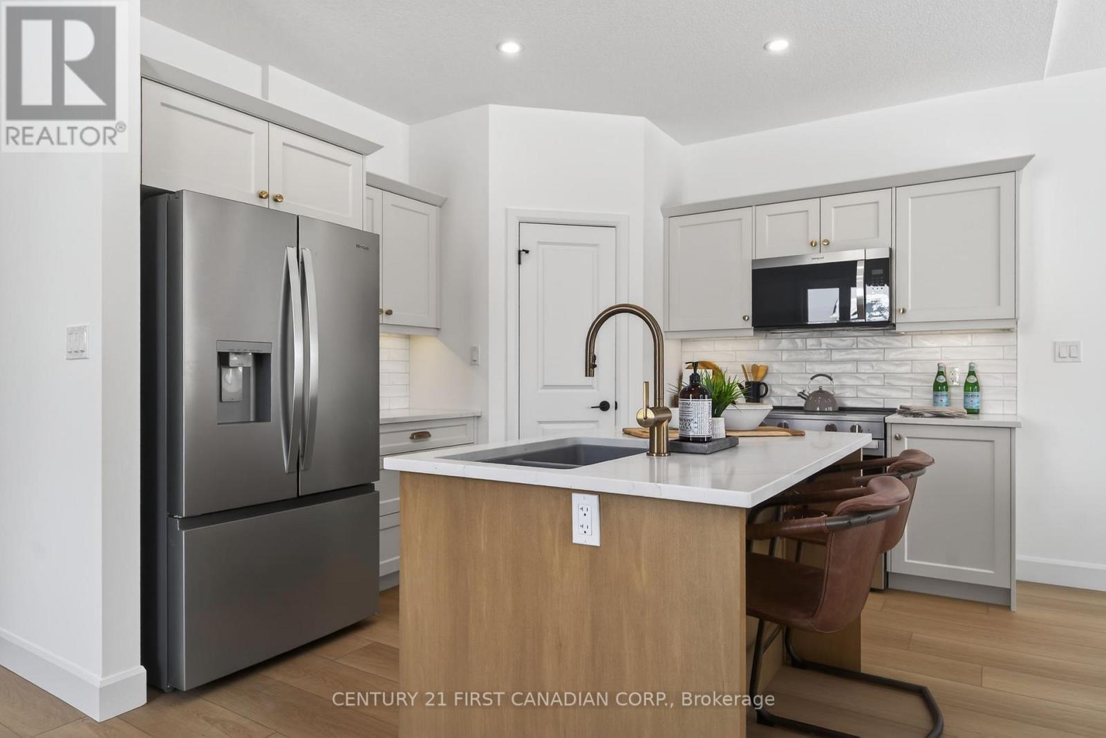 9 Twynstra Street, North Middlesex, Ontario  N0M 1A0 - Photo 12 - X12742750