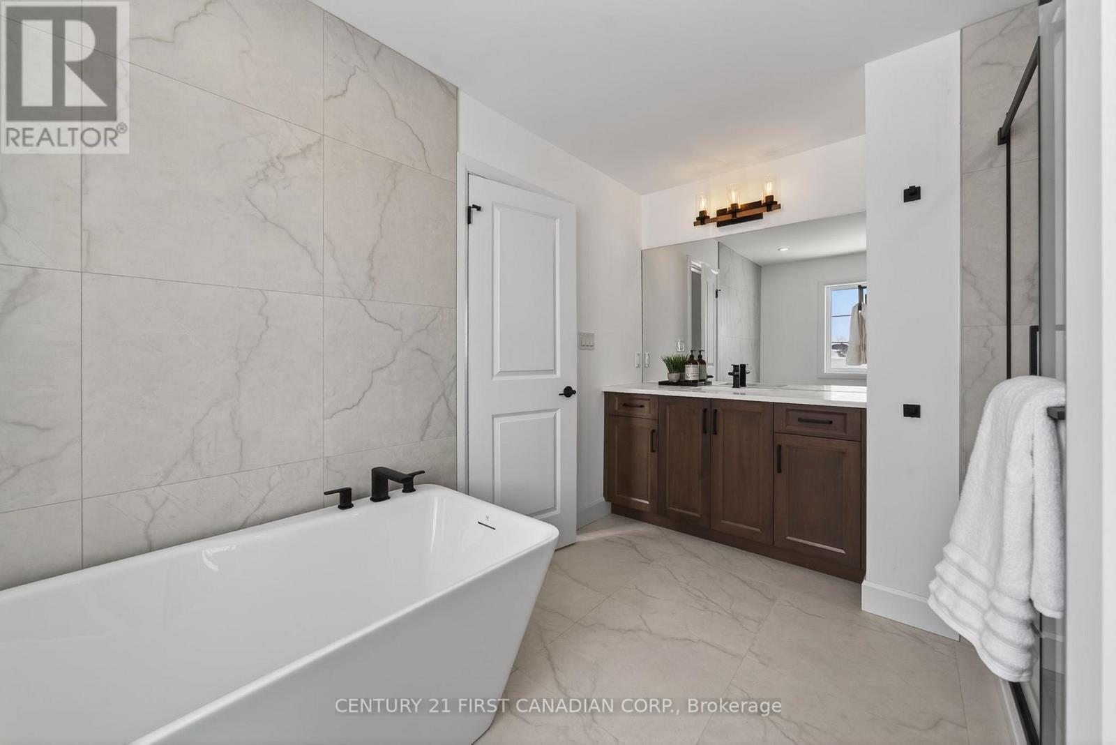 9 Twynstra Street, North Middlesex, Ontario  N0M 1A0 - Photo 25 - X12742750