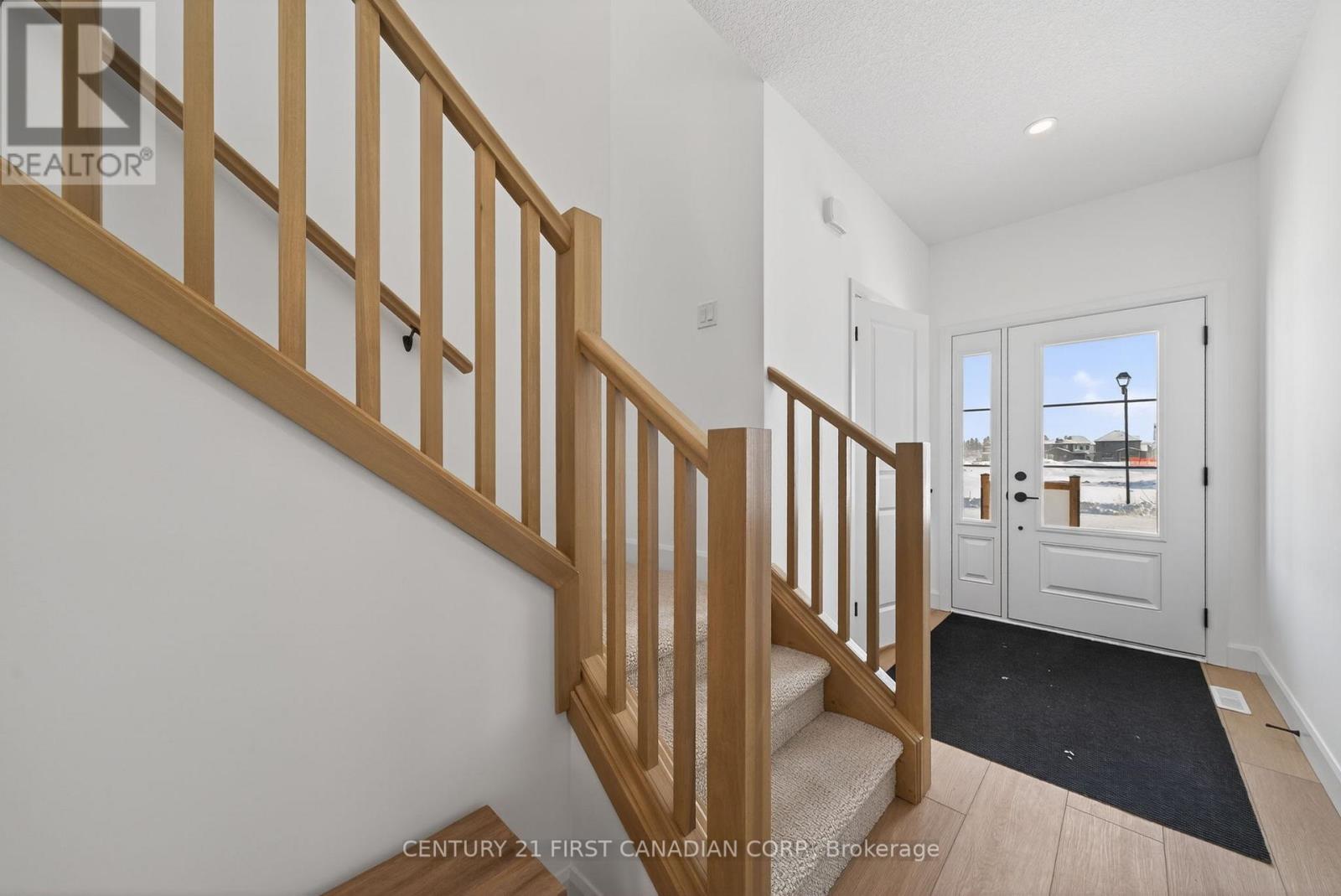 9 Twynstra Street, North Middlesex, Ontario  N0M 1A0 - Photo 3 - X12742750