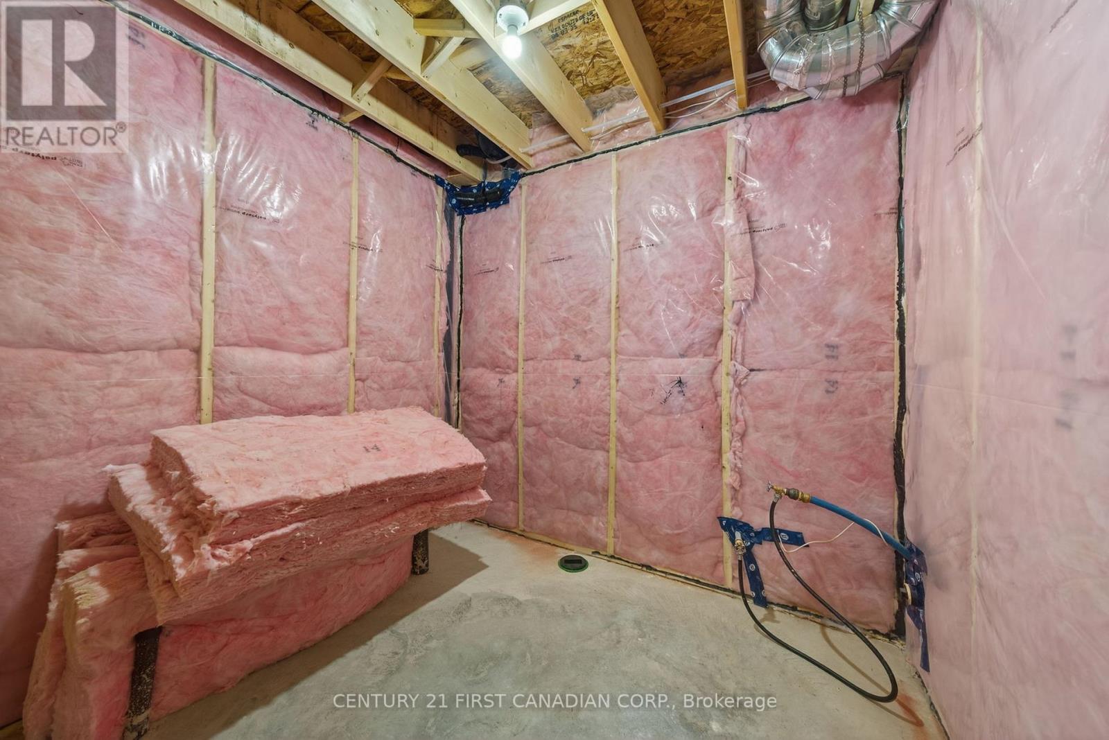 9 Twynstra Street, North Middlesex, Ontario  N0M 1A0 - Photo 33 - X12742750