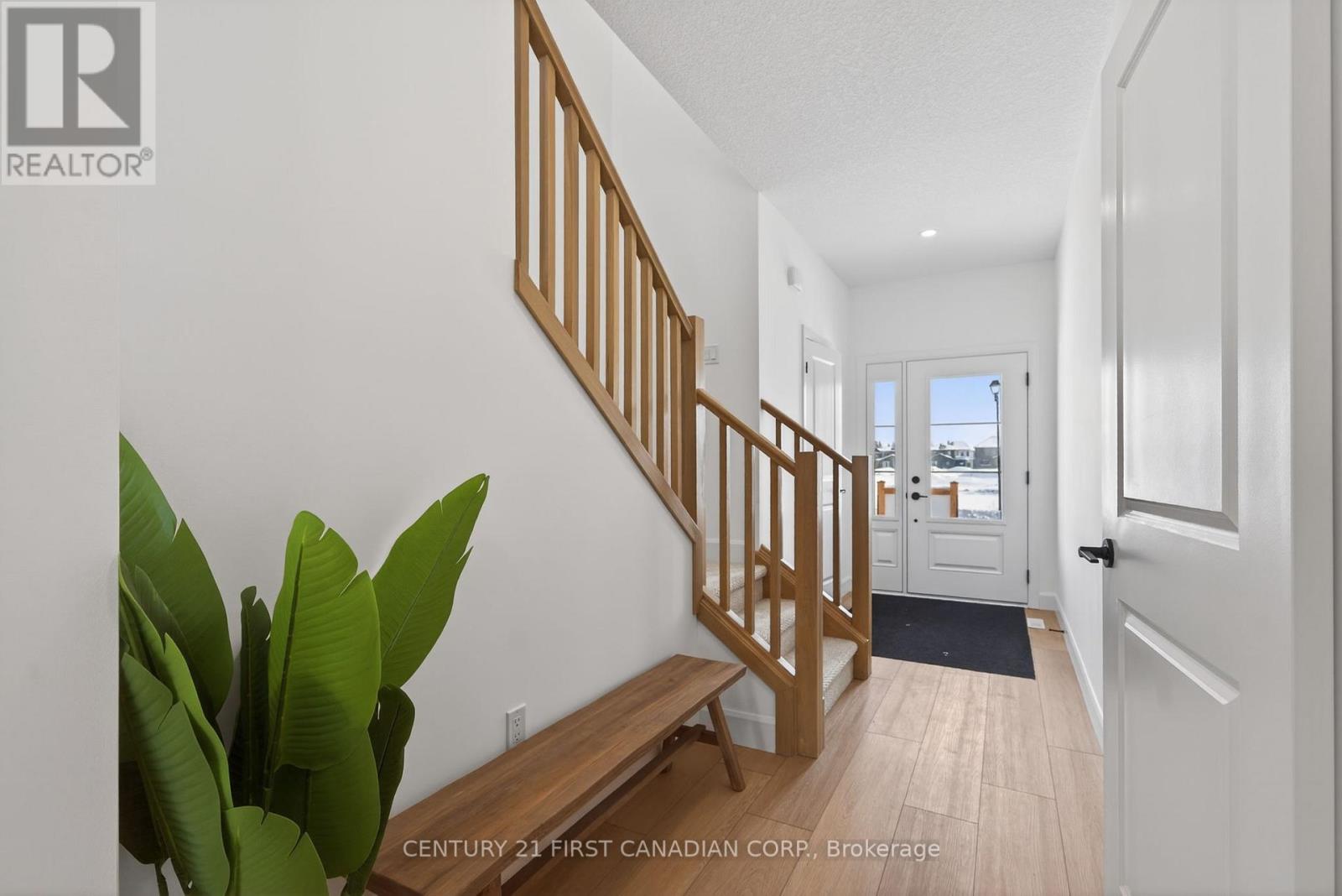 9 Twynstra Street, North Middlesex, Ontario  N0M 1A0 - Photo 6 - X12742750