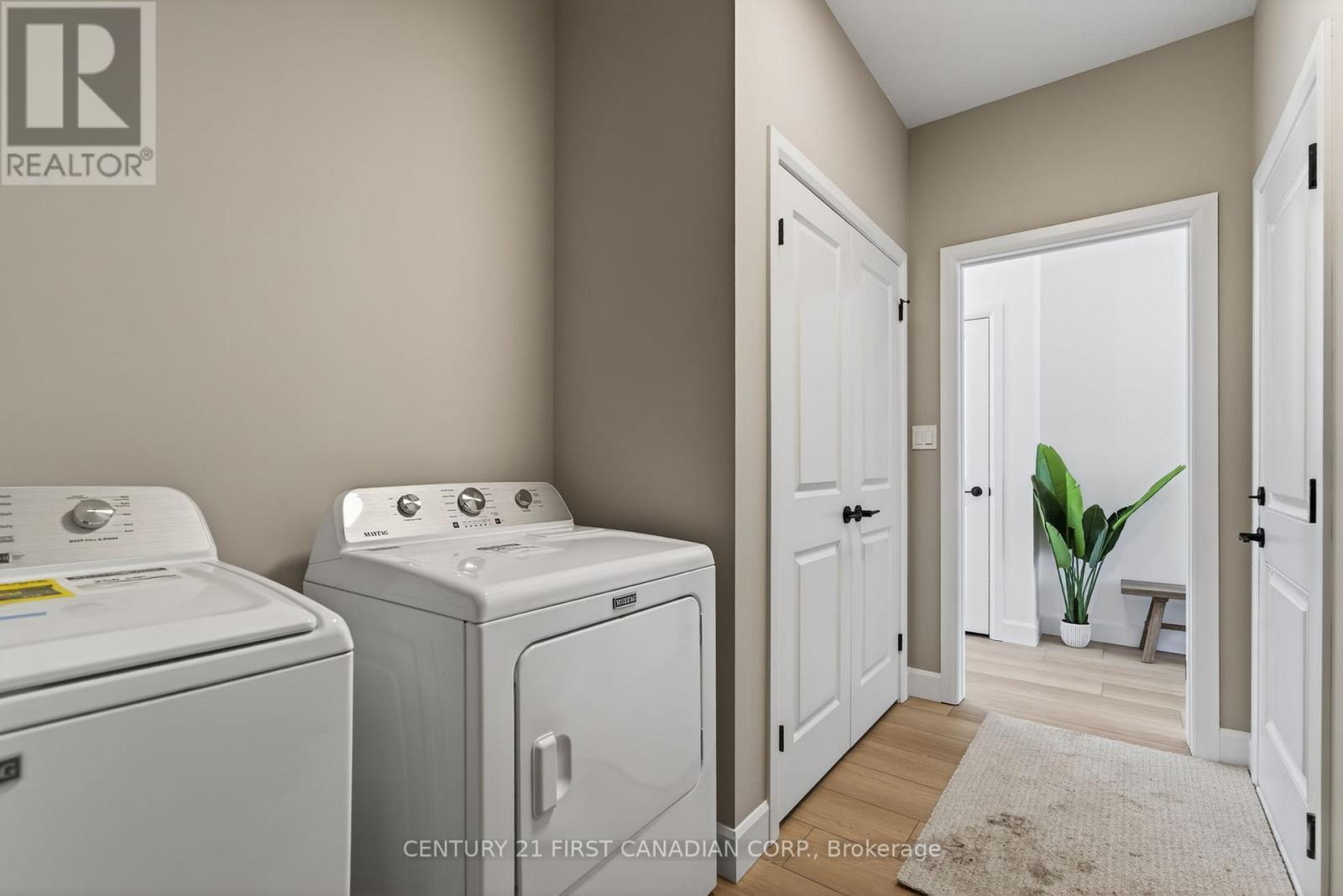 9 Twynstra Street, North Middlesex, Ontario  N0M 1A0 - Photo 8 - X12742750