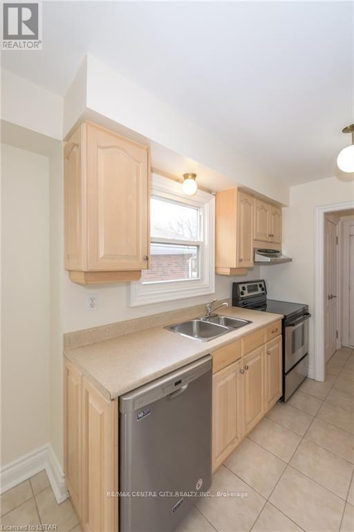 231 Banbury Road, London South, Ontario  N5Z 4M1 - Photo 10 - X12742752