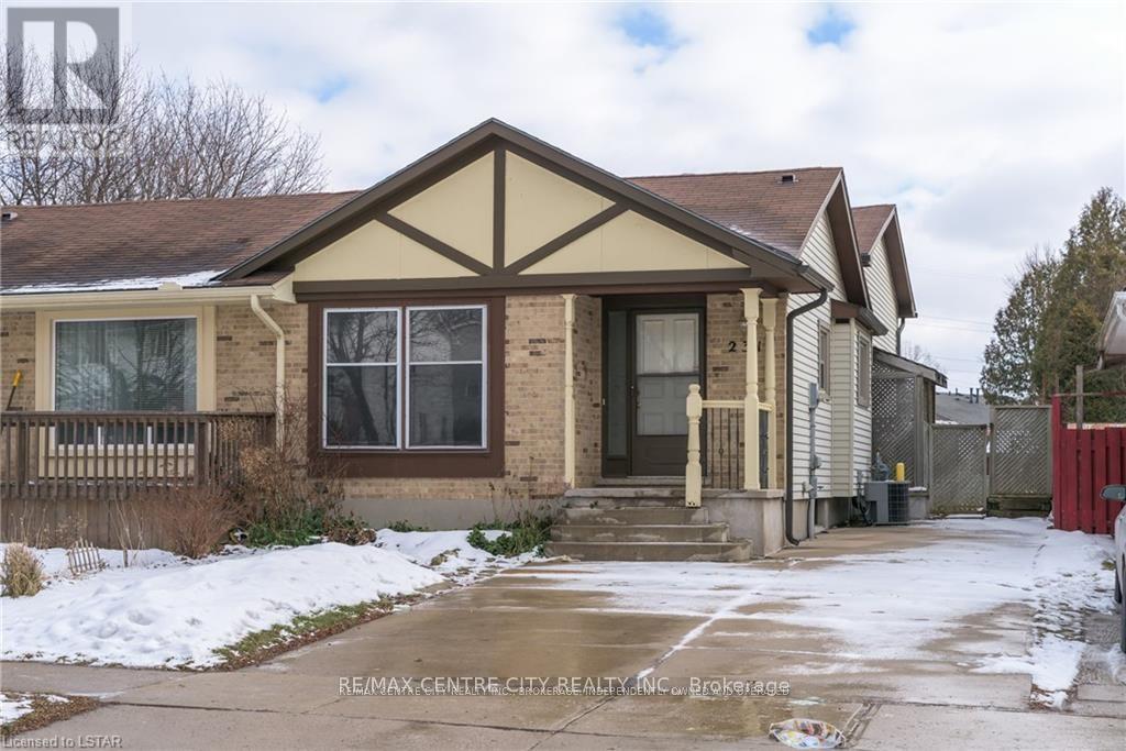 231 Banbury Road, London South, Ontario  N5Z 4M1 - Photo 3 - X12742752