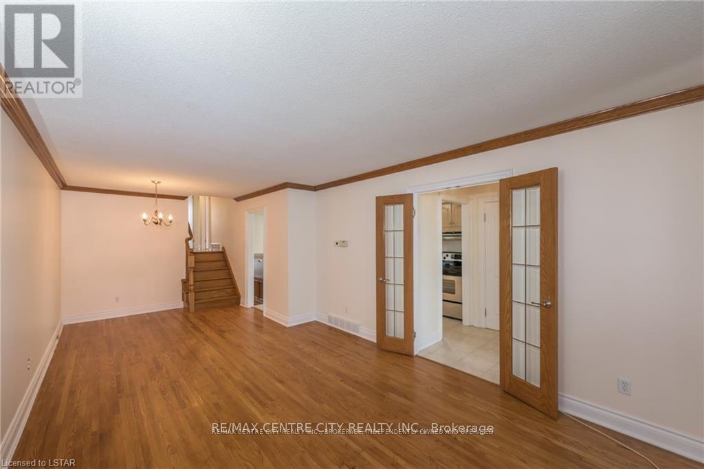 231 Banbury Road, London South, Ontario  N5Z 4M1 - Photo 5 - X12742752