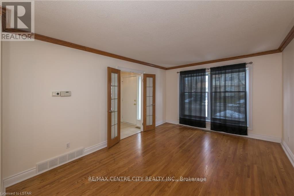 231 Banbury Road, London South, Ontario  N5Z 4M1 - Photo 7 - X12742752