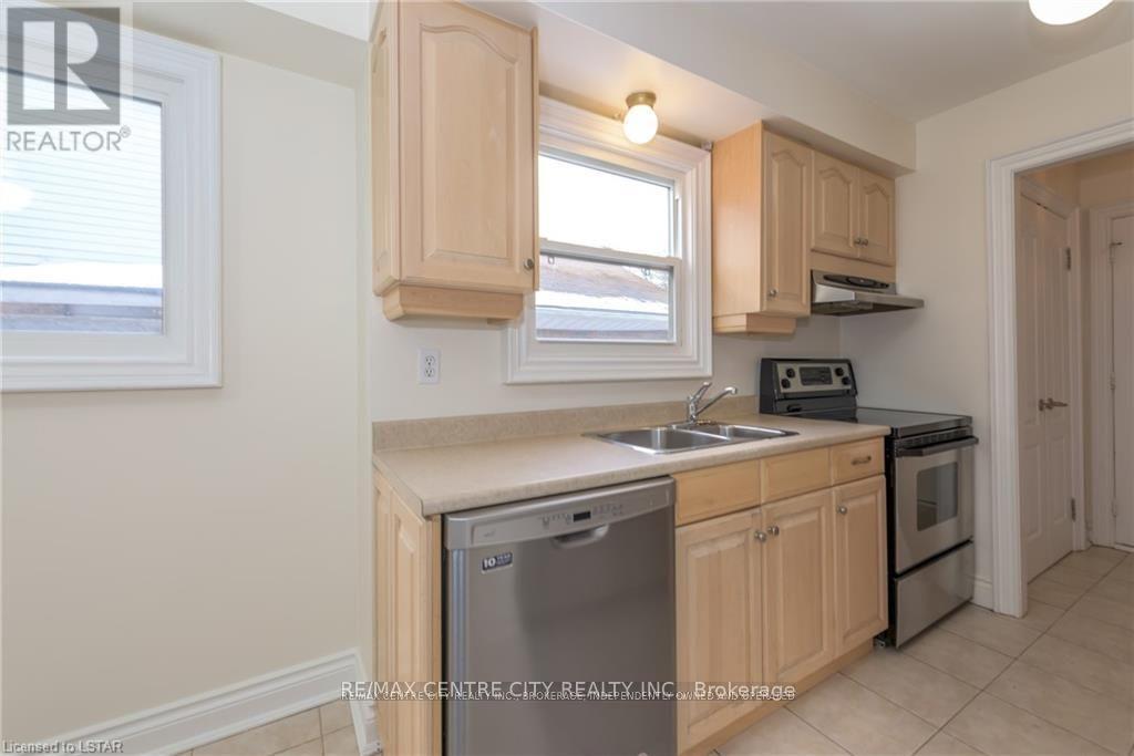 231 Banbury Road, London South, Ontario  N5Z 4M1 - Photo 9 - X12742752