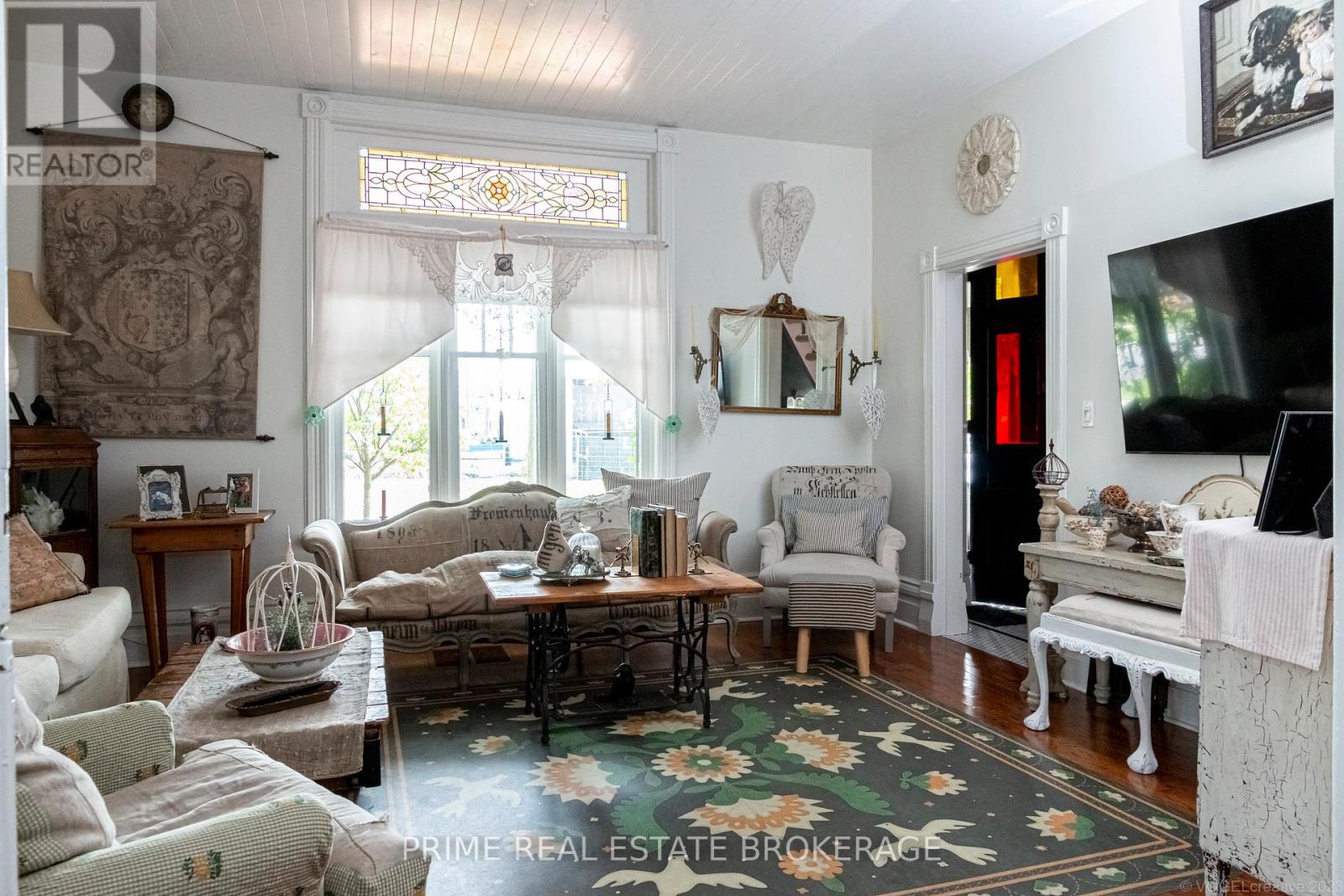 Photo 19 of 49 for 365 William Street