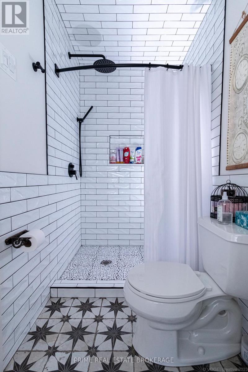 Photo 27 of 49 for 365 William Street