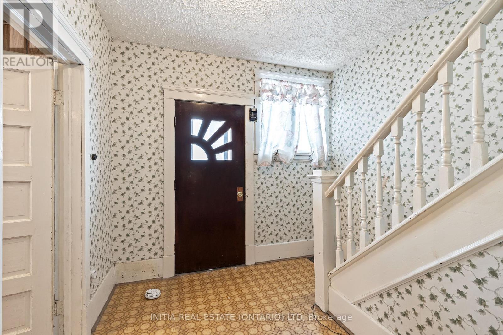 201 Norfolk Street, Stratford, Ontario  N5A 3Z1 - Photo 5 - X12742820