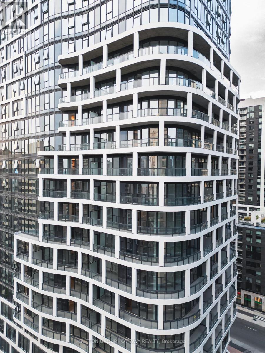 702 - 391 Slater Street, Ottawa, Ontario  K1R 0G7 - Photo 2 - X12742692