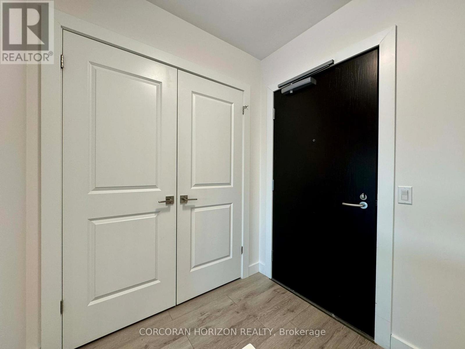 712 - 15 Glebe Street W, Cambridge, Ontario  N1S 0C3 - Photo 2 - X12682352