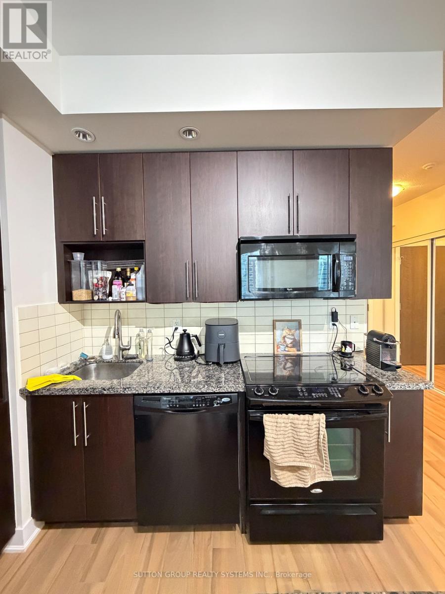 907 - 28 Linden Street, Toronto, Ontario  M4Y 0A4 - Photo 3 - C12742710