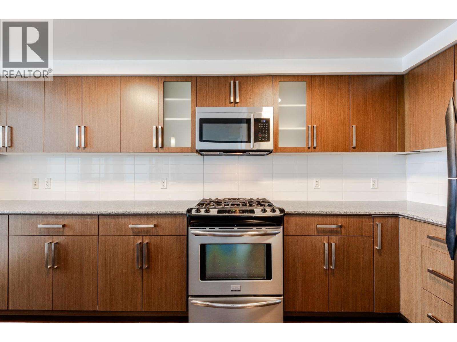 Listing Picture 10 of 37 : 1801 8068 WESTMINSTER HIGHWAY, Richmond / 烈治文 - 魯藝地產 Yvonne Lu Group - MLS Medallion Club Member