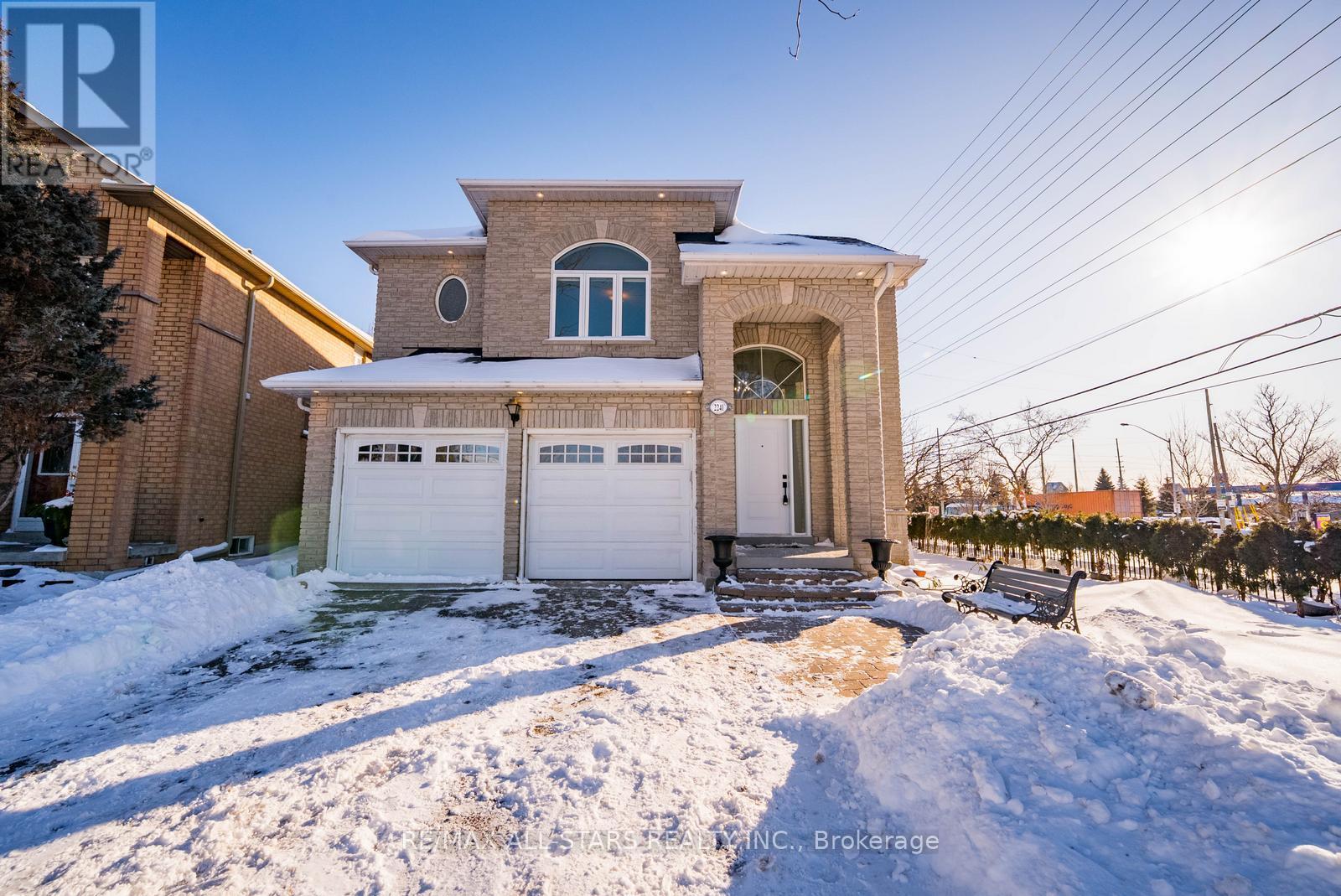 2241 Old Rutherford Road, Vaughan, Ontario  L6A 1Z7 - Photo 3 - N12742704