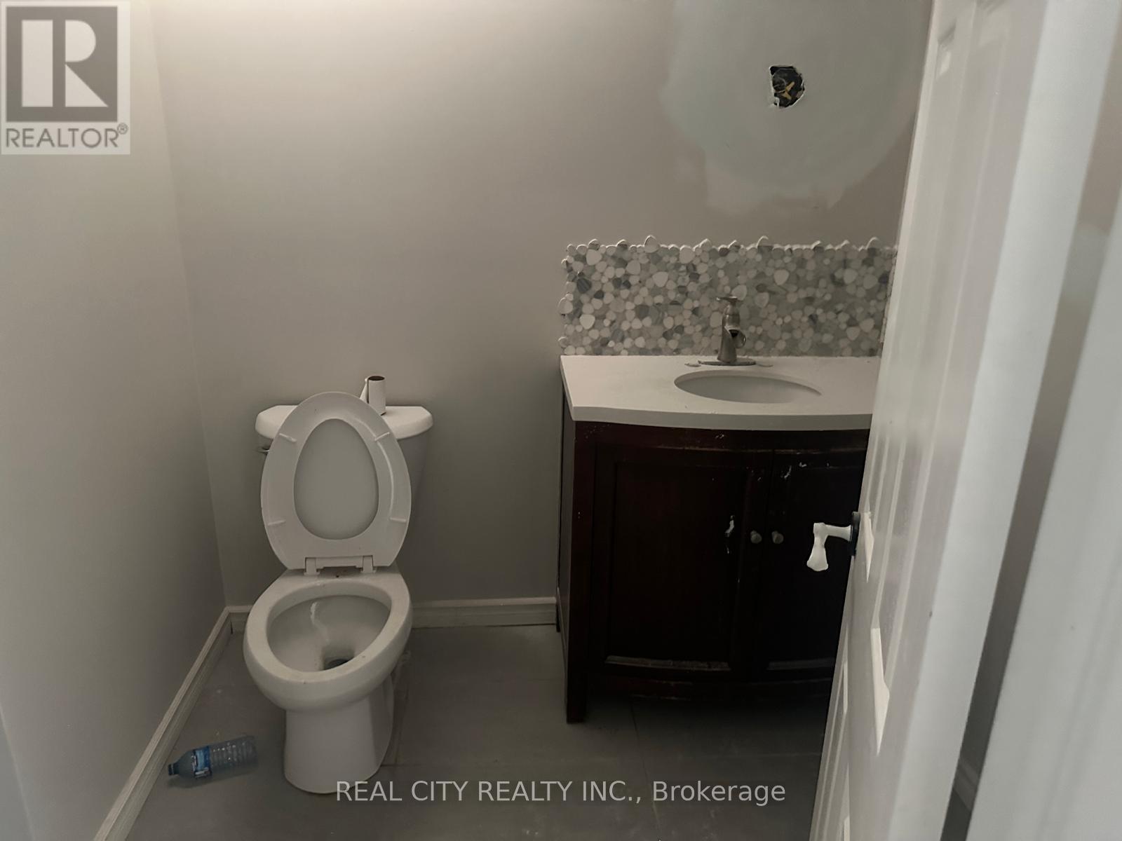 83 Estrella Crescent, Richmond Hill, Ontario  L4E 0S3 - Photo 5 - N12742760