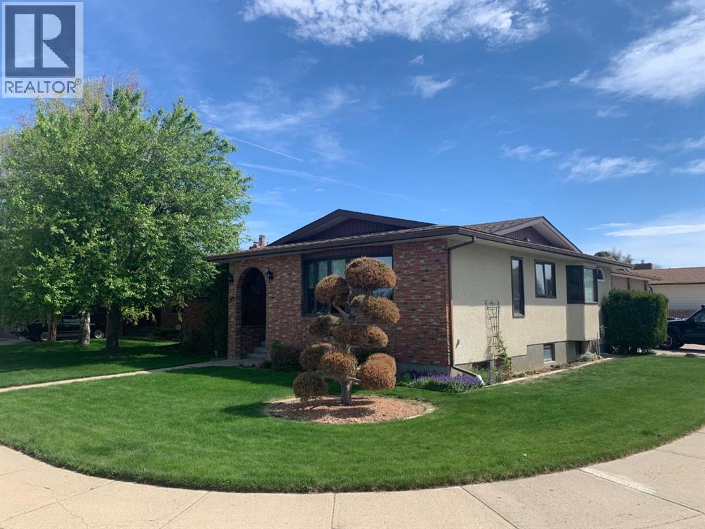 1813 Elm Road S, Lethbridge, Alberta