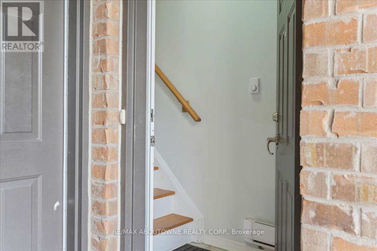 121 - 2441 Greenwich Road, Oakville, Ontario  L6M 0S3 - Photo 5 - W12742670