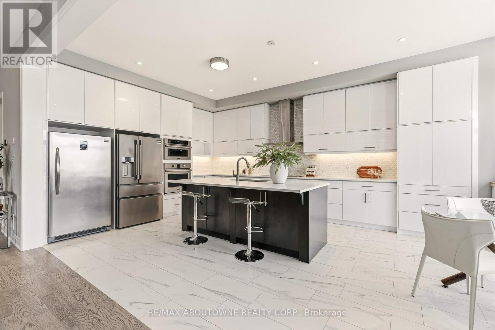 1456 Ford Strathy Crescent, Oakville, Ontario  L6H 3W9 - Photo 13 - W12742676