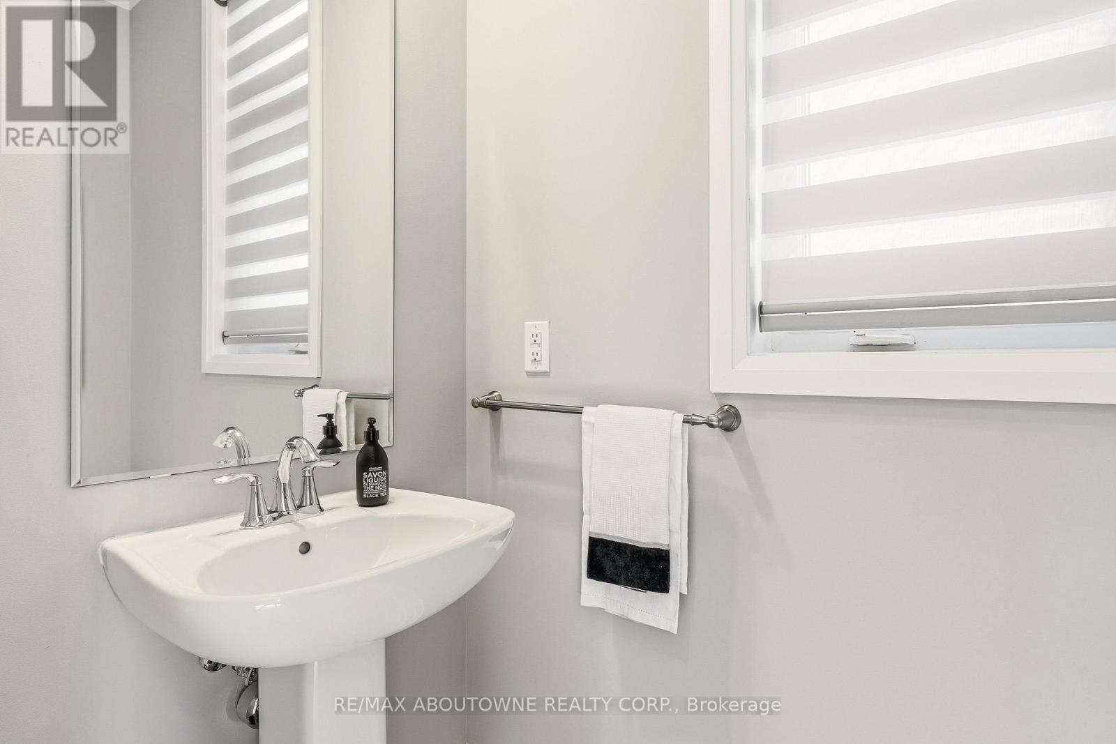 1456 Ford Strathy Crescent, Oakville, Ontario  L6H 3W9 - Photo 29 - W12742676