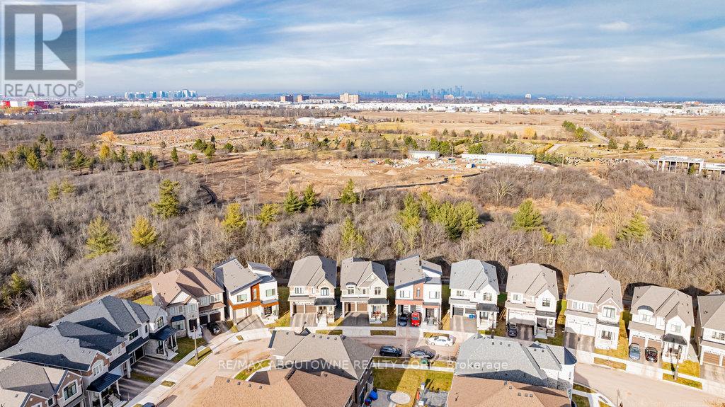 1456 Ford Strathy Crescent, Oakville, Ontario  L6H 3W9 - Photo 3 - W12742676