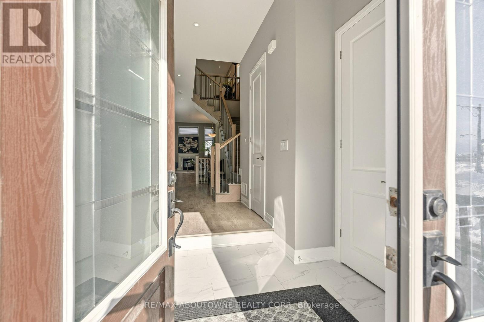 1456 Ford Strathy Crescent, Oakville, Ontario  L6H 3W9 - Photo 6 - W12742676