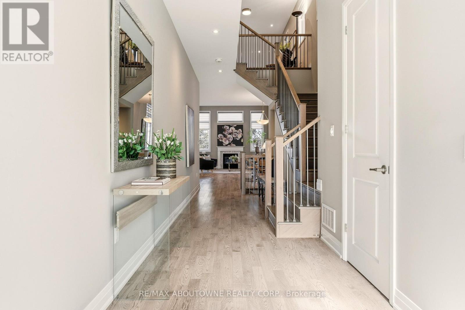 1456 Ford Strathy Crescent, Oakville, Ontario  L6H 3W9 - Photo 8 - W12742676