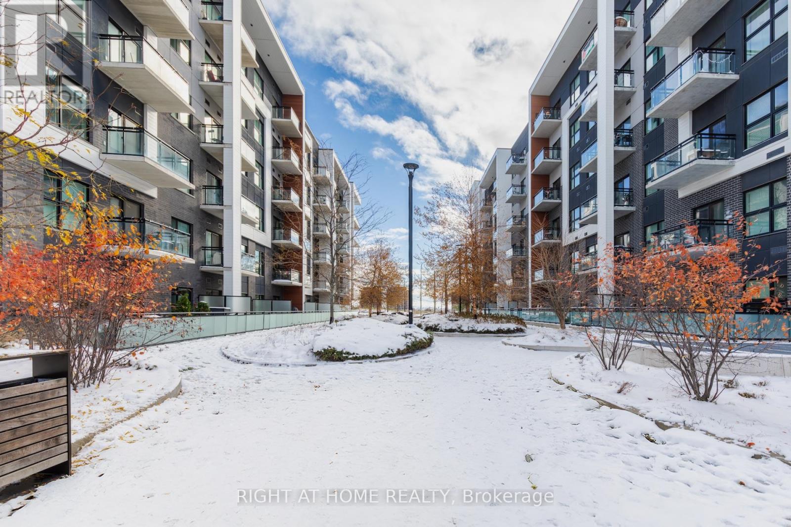 109 - 102 Grovewood Common, Oakville, Ontario  L6H 0X2 - Photo 2 - W12742694