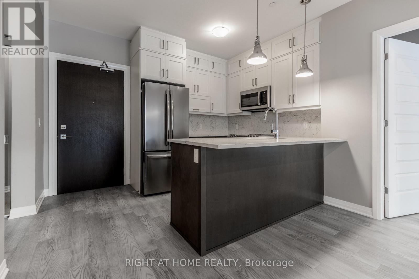 109 - 102 Grovewood Common, Oakville, Ontario  L6H 0X2 - Photo 6 - W12742694