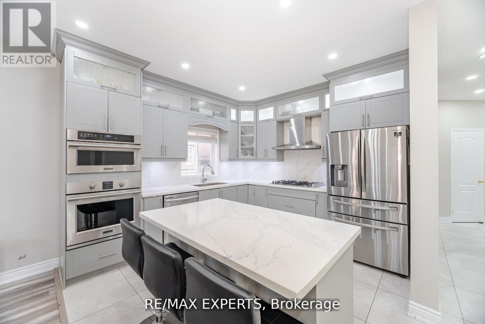 39 Robertson Davies Drive, Brampton, Ontario  L7A 1K3 - Photo 12 - W12742702