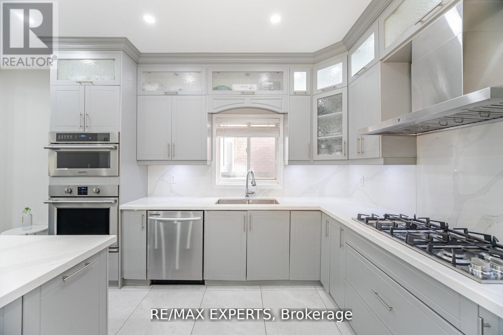 39 Robertson Davies Drive, Brampton, Ontario  L7A 1K3 - Photo 14 - W12742702