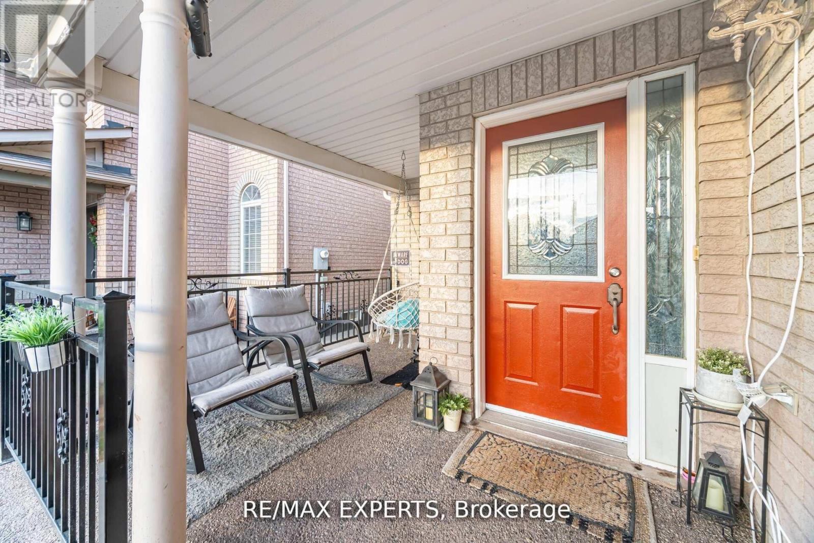 39 Robertson Davies Drive, Brampton, Ontario  L7A 1K3 - Photo 4 - W12742702