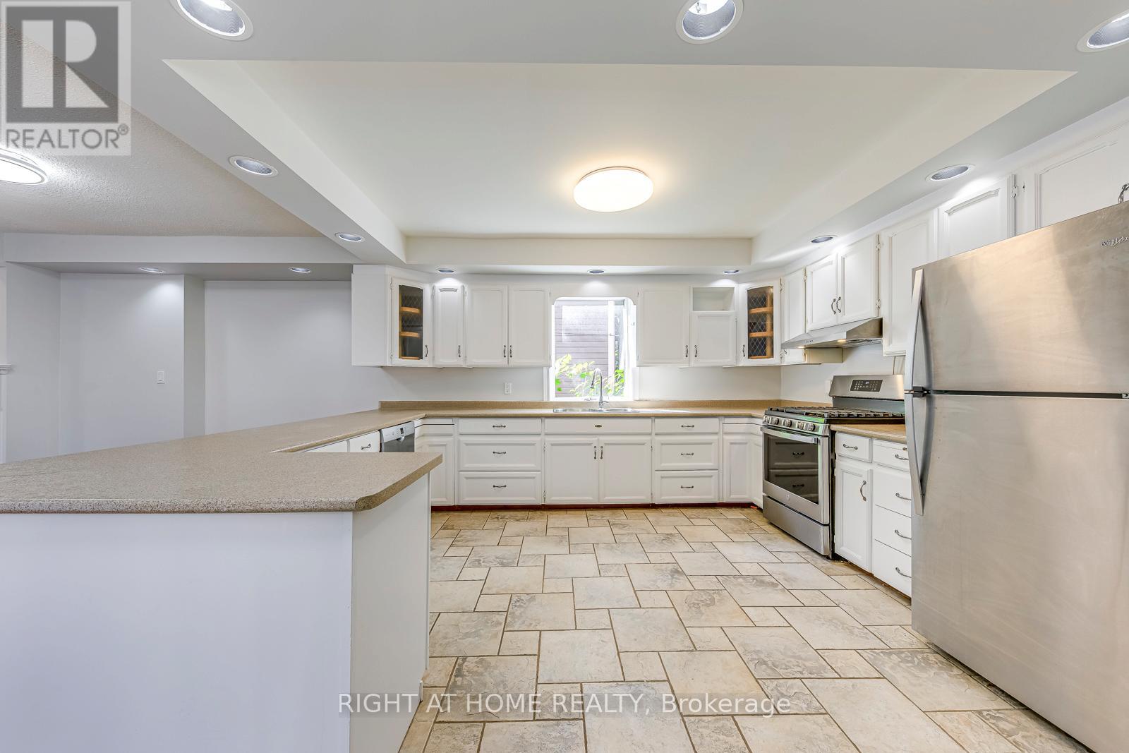 435 Maple Avenue, Oakville, Ontario  L6J 2J2 - Photo 14 - W12742788