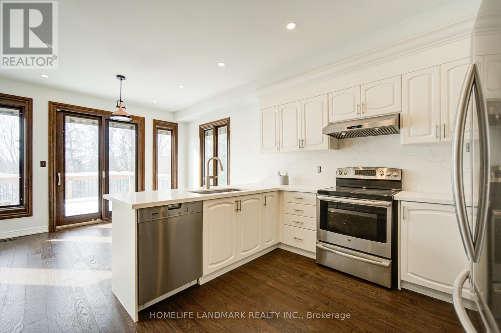 2198 Arbourview Drive, Oakville, Ontario  L6M 3N7 - Photo 11 - W12742810