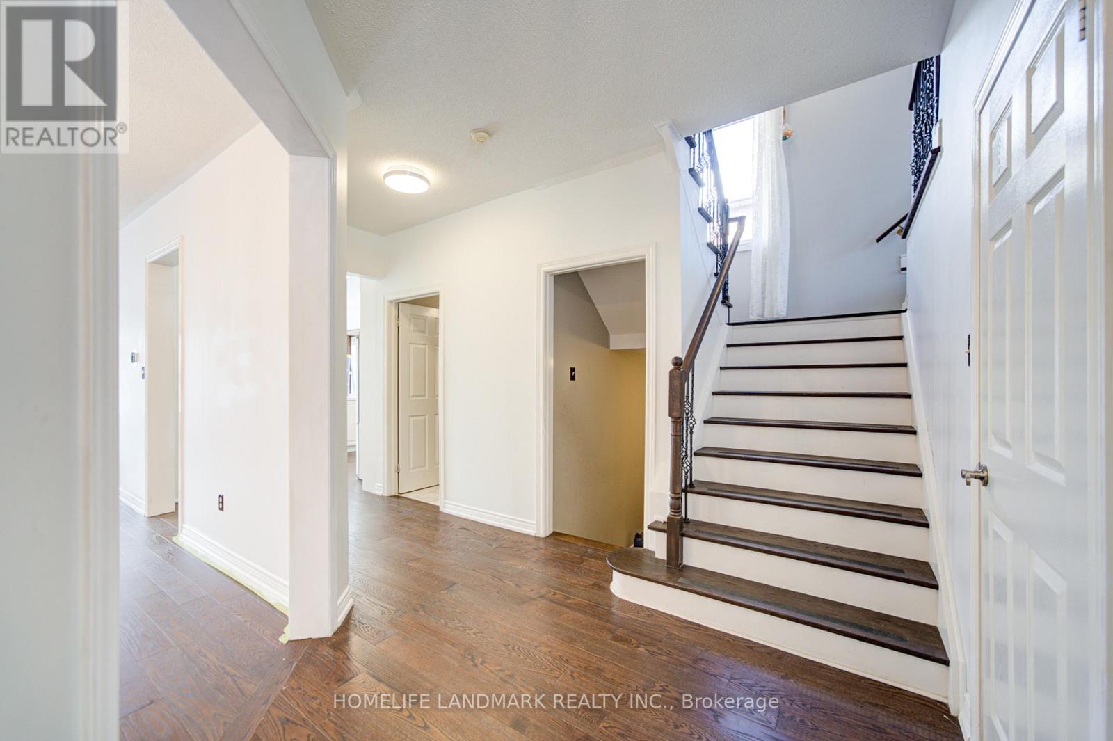 2198 Arbourview Drive, Oakville, Ontario  L6M 3N7 - Photo 3 - W12742810