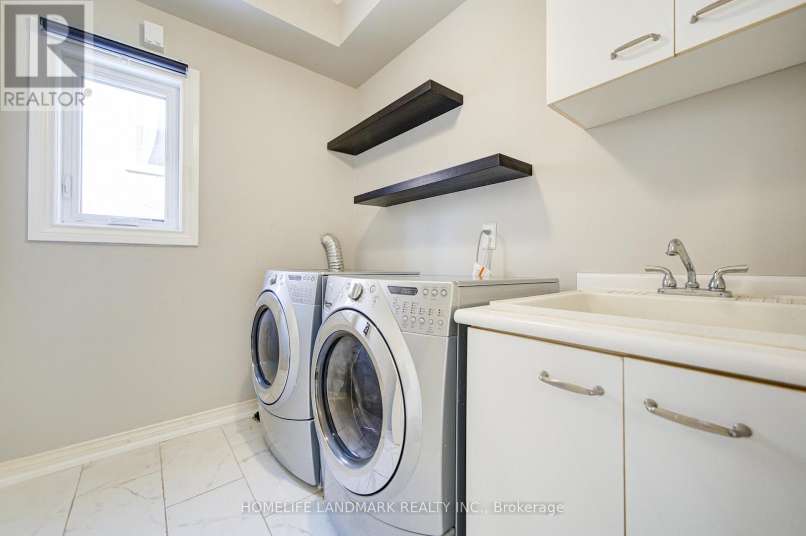 2198 Arbourview Drive, Oakville, Ontario  L6M 3N7 - Photo 5 - W12742810