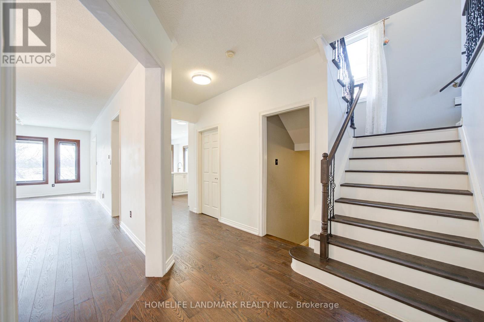 2198 Arbourview Drive, Oakville, Ontario  L6M 3N7 - Photo 6 - W12742810