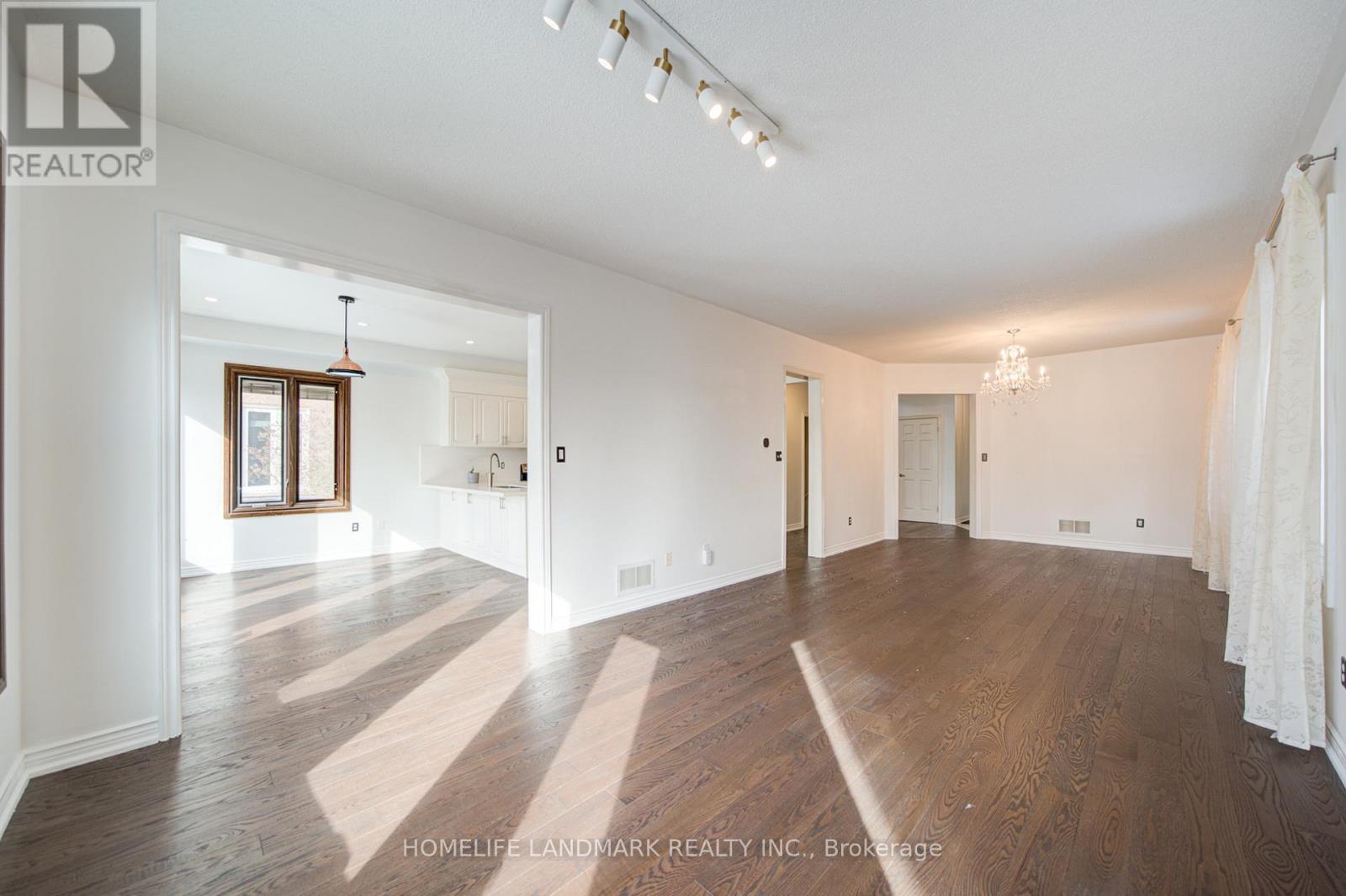 2198 Arbourview Drive, Oakville, Ontario  L6M 3N7 - Photo 9 - W12742810