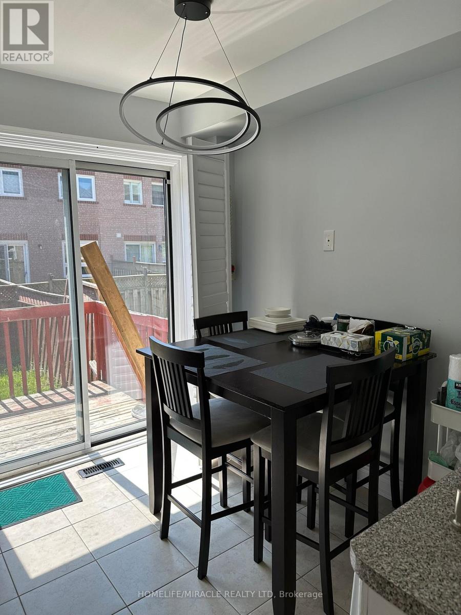 3918 Zenith Court, Mississauga, Ontario  L5N 7H7 - Photo 10 - W12742826