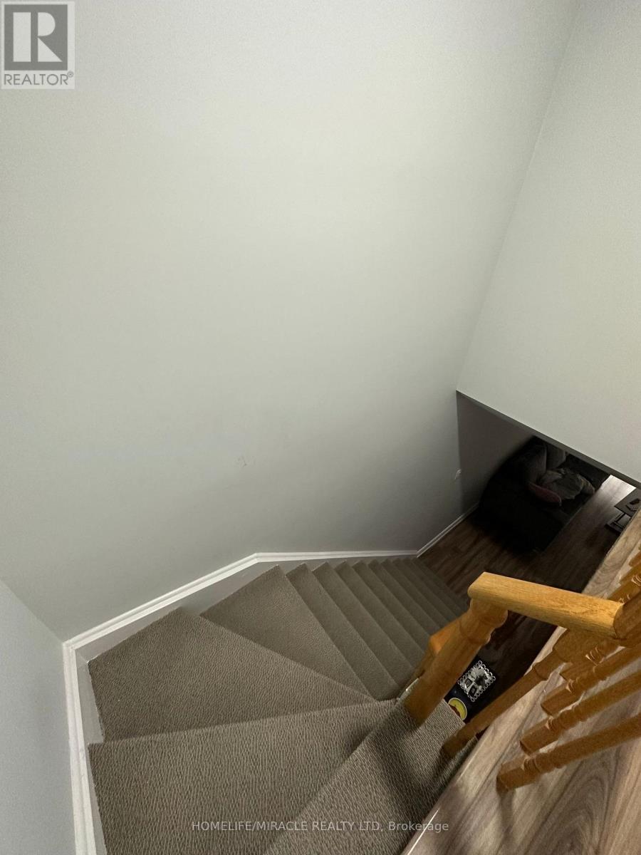 3918 Zenith Court, Mississauga, Ontario  L5N 7H7 - Photo 12 - W12742826